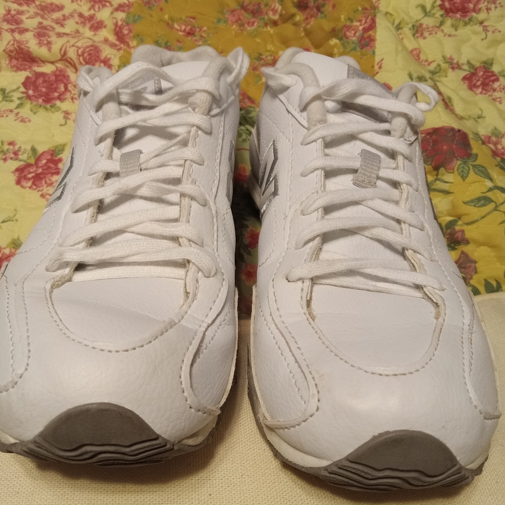 New Balance white size 9W shoe